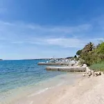Апартаменты Serene By The Sea Банёл