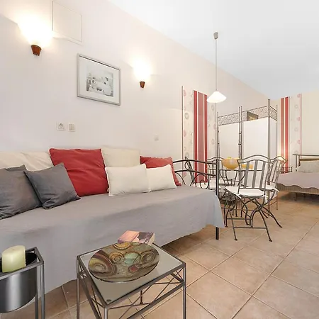 Serene By The Sea Apartment *