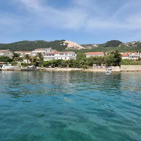 Apartment Serene By The Sea Banjol
