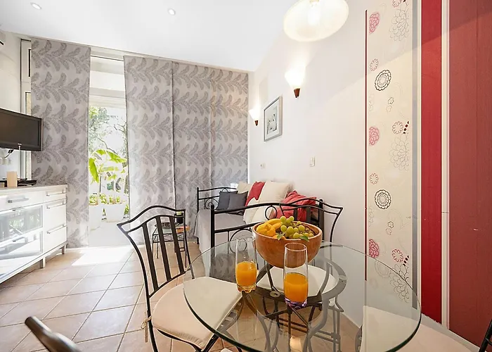 Apartment Serene By The Sea