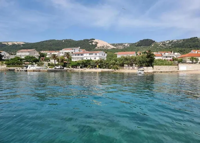 Apartment Serene By The Sea Banjol